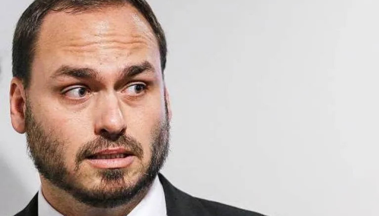 Carlos Bolsonaro chama governadores da direita de 