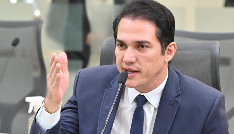 Kleber Rodrigues joga o jogo das três eleições