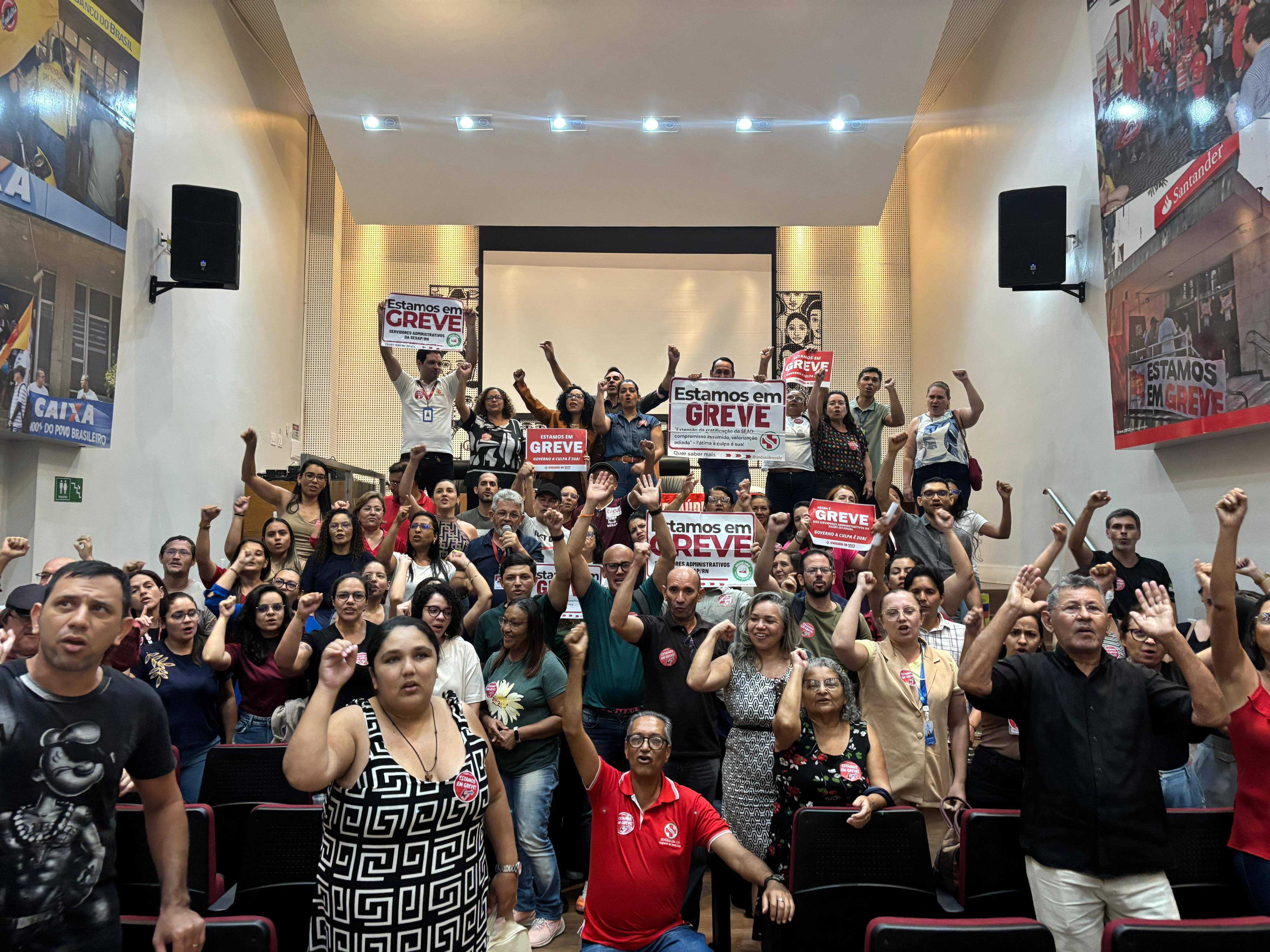 Servidores administrativos da saúde realizam ato em frente à Sesap nesta quinta-feira