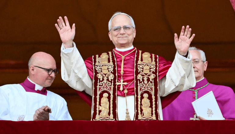 Robert Francis Prevost é o novo Papa da Igreja Católica