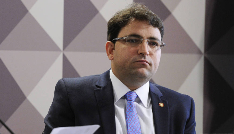 Amigo de Flávio Bolsonaro movimentou R$ 5 bilhões em apostas em 2025, aponta Fazenda