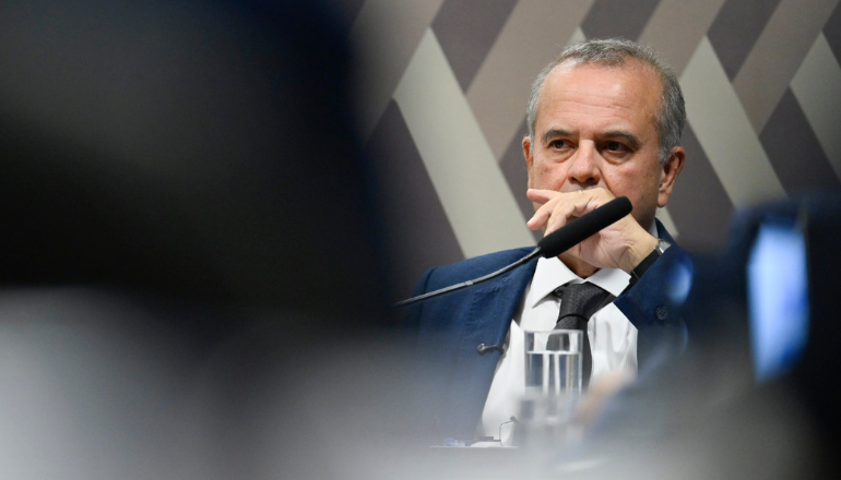 Análise da notícia: Rogério Marinho está com os pés em duas canoas