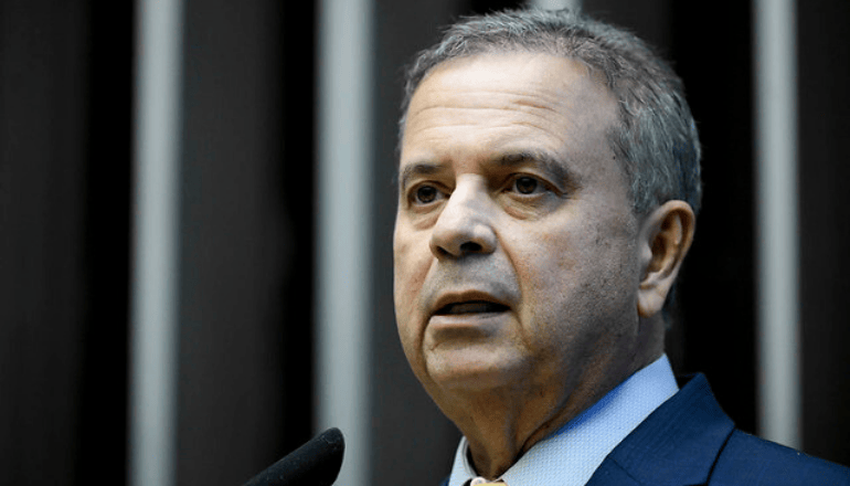 Rogério aponta abuso de Moraes na transferência de Bolsonaro para Papudinha